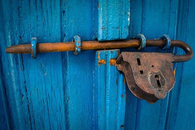 Jak otevřít staré zamčené dveře: Bezpečné a snadné odblokování