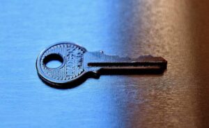 Jak otevřít zaseklý zámek u dveří: Návody a tipy