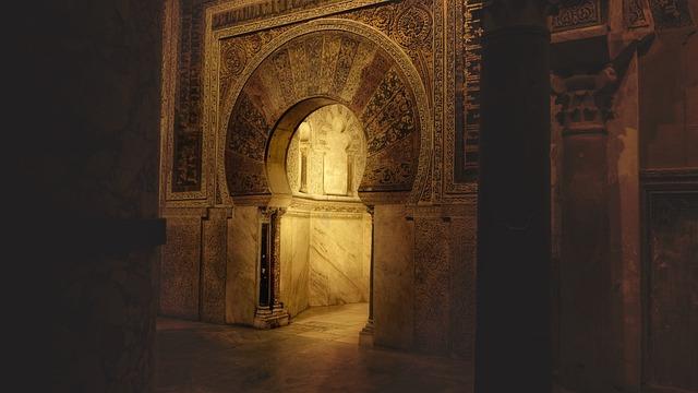 6. Navrhněte si vlastní obloukové dveře: Personalizace pro váš jedinečný prostor