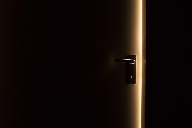 2. Důležité faktory pro plynulý a tichý chod dveří – klíčové součásti ‌nastavení pantů