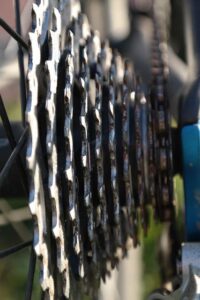 Jak rozebrat Shimano XT kliku Holowtech: Odborný návod